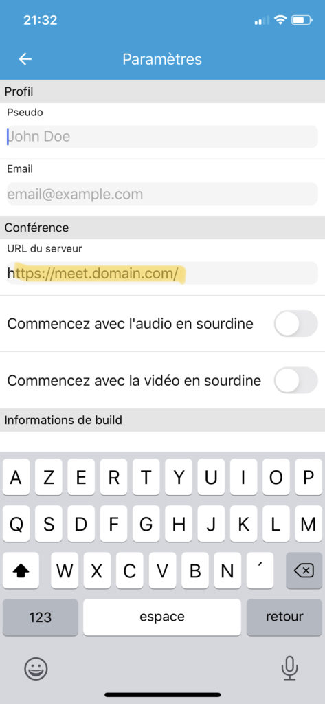 Pensez à modifier l'URL du serveur dans les paramètres de l'application Jitsi sur iOS / Android.