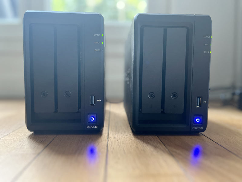 Comparaison face-à-face des DS723+ opposé au DS725+